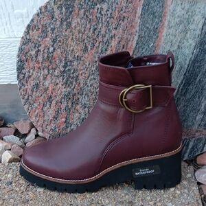 Blondo Dagger waterpoof wine leather buckle strap block heel boots womens sz 10